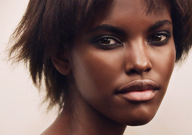 Красота в деталях: образ с показа Burberry Prorsum (фото 7)