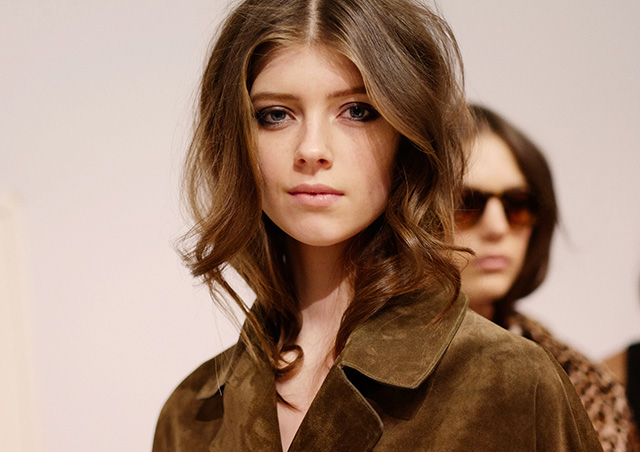 Красота в деталях: образ с показа Burberry Prorsum (фото 5)