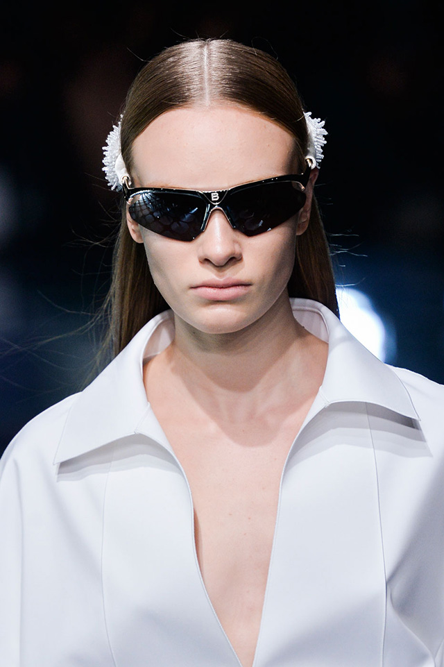 Красота в деталях: образ с показа Balenciaga (фото 2)