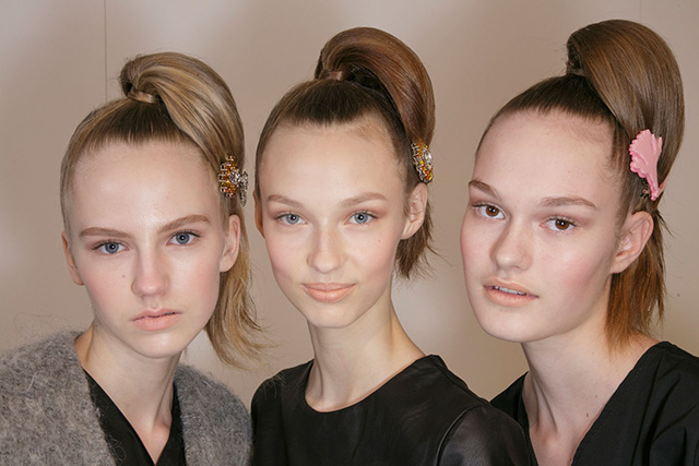 Красота в деталях: образ с шоу Prada (фото 1)