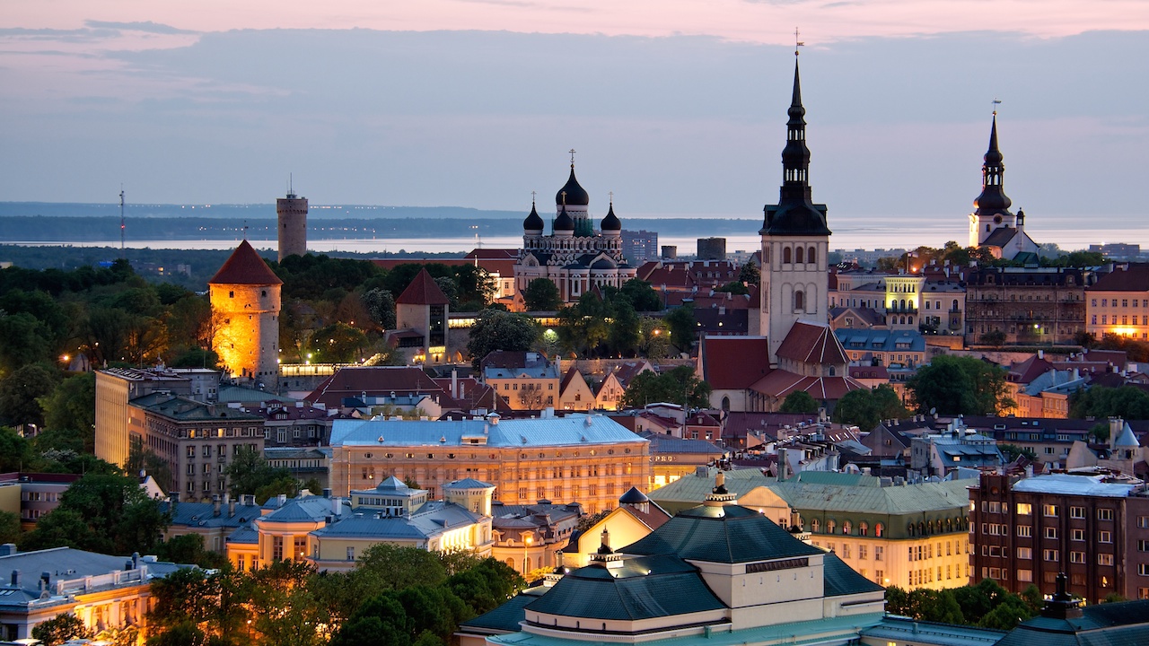 Карлсон живет на крыше: лучшие бары и рестораны Таллина с высоты птичьего полета (фото 1)