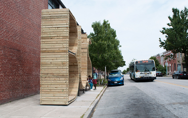 Автобусная остановка в форме букв BUS в штате Балтимор (фото 2)