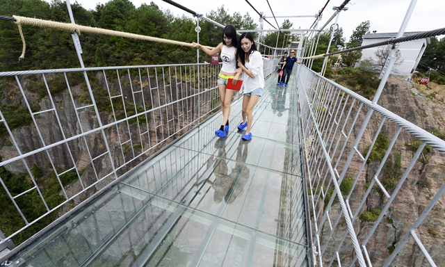 В Китае открыли самый длинный подвесной мост (фото 1)