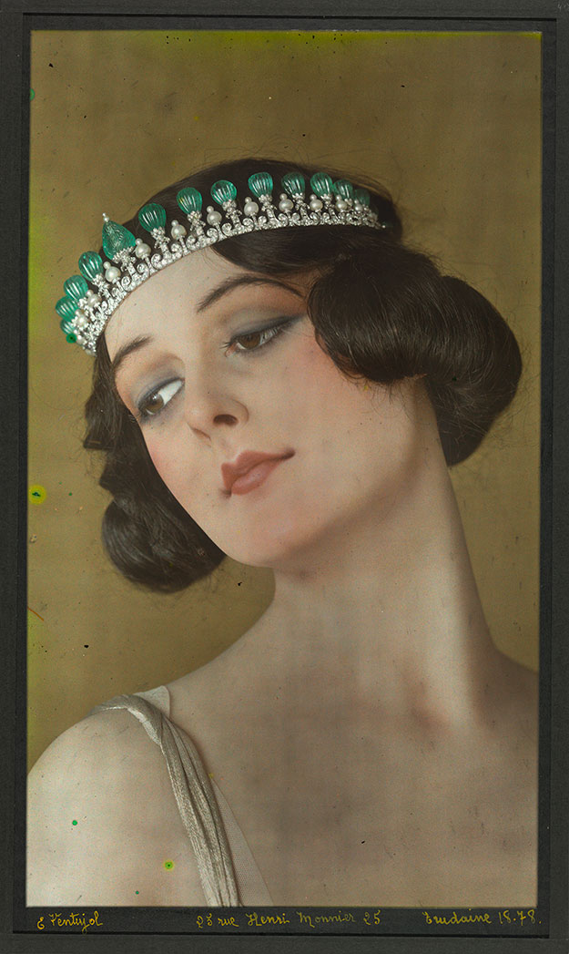 Автохромная фотография Cartier. Факсимиле автохрома (серебряно-желатиновая печать на стекле). Париж, 1923. Отдел архивов Cartier Главные выставки зимы: от Ватикана до бюргерских интерьеров (фото 4)