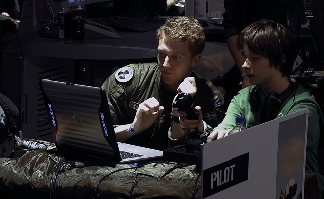 Кадр из фильма «Дрон» Роботы, принтеры и адронный коллайдер: фестиваль кино о науке и технологиях 360 ° в Москве (фото 4)