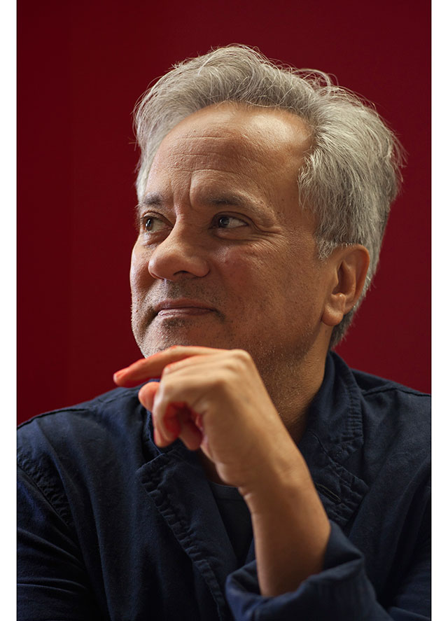 Аниш Капур Цвет и смыслы: персональная выставка Аниша Капура "Моя алая родина" в Москве (фото 1)