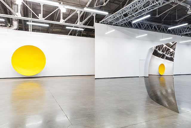 Цвет и смыслы: персональная выставка Аниша Капура "Моя алая родина" в Москве (фото 8)