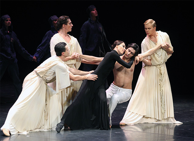 Ахматова, Шостакович и Моцарт на одной сцене: "Реквием" Бориса Эйфмана (фото 1)