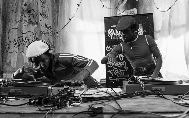 Кадр из сериала "Отжиг" Плей-лист на случай, если бы хип-хоп придумали сегодня (фото 1)