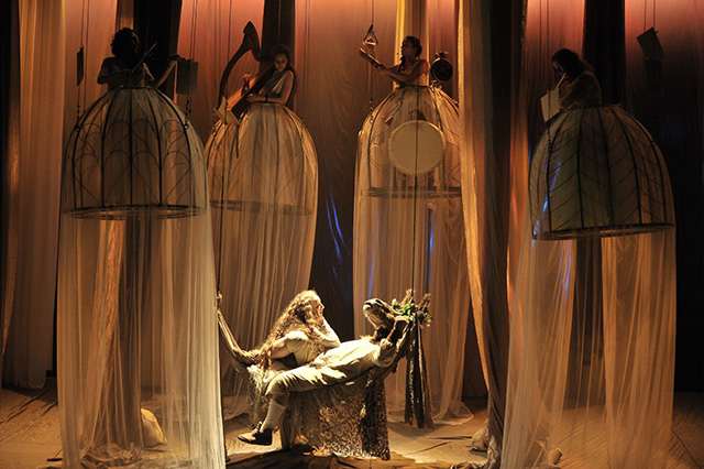 Успеть до полуночи: культурные идеи новогодних подарков (фото 5)