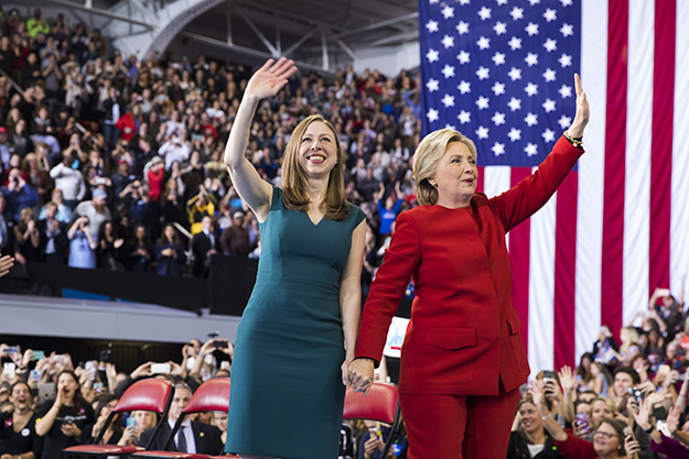 Дочь Клинтонов пишет детскую книгу о феминизме (фото 1)