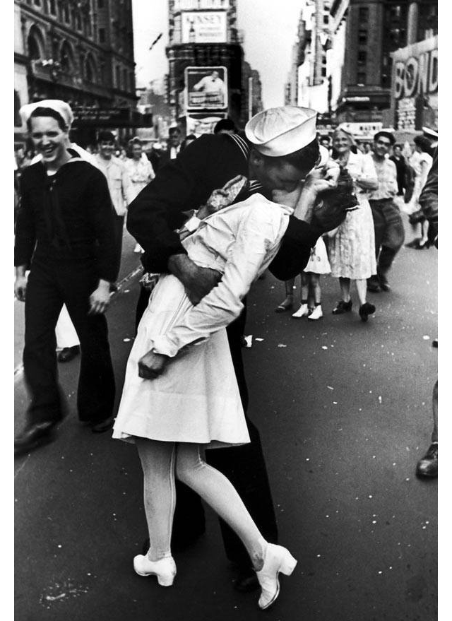 Альфред Эйзенштадт, «День победы над Японией на Таймс-сквер», 1945 Лучшие московские выставки апреля (фото 4)