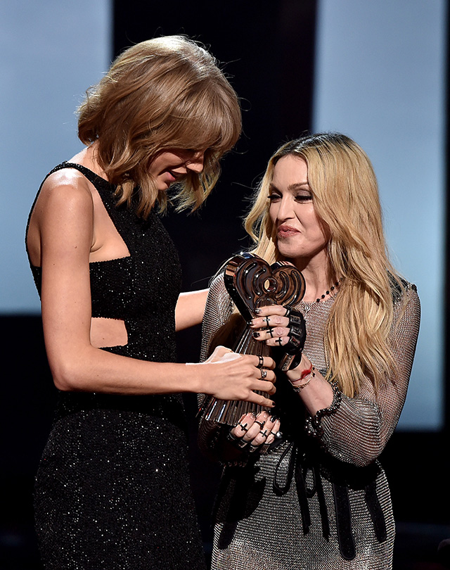 Тейлор Свифт выступила с Мадонной на iHeartRadio Music Awards (фото 2)