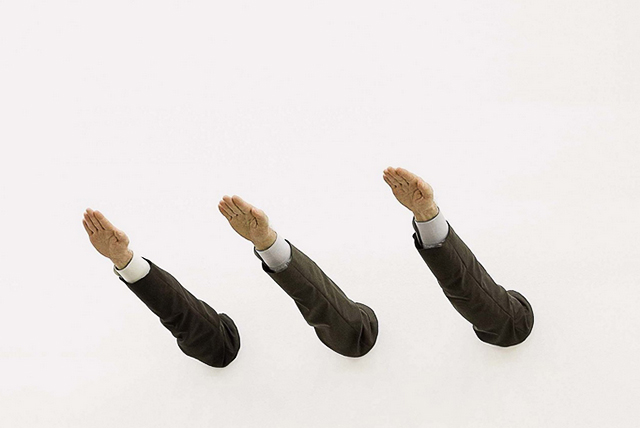 Маурицио Каттелан. Ave Maria, 2003 В Нью-Йорке выставят Маурицио Каттелана (фото 1)