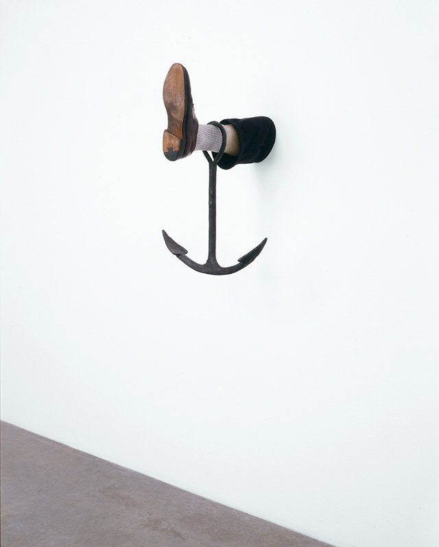 Нога с якорем, 2008 В нью-йоркском МоМА открылась ретроспектива Роберта Гобера (фото 4)