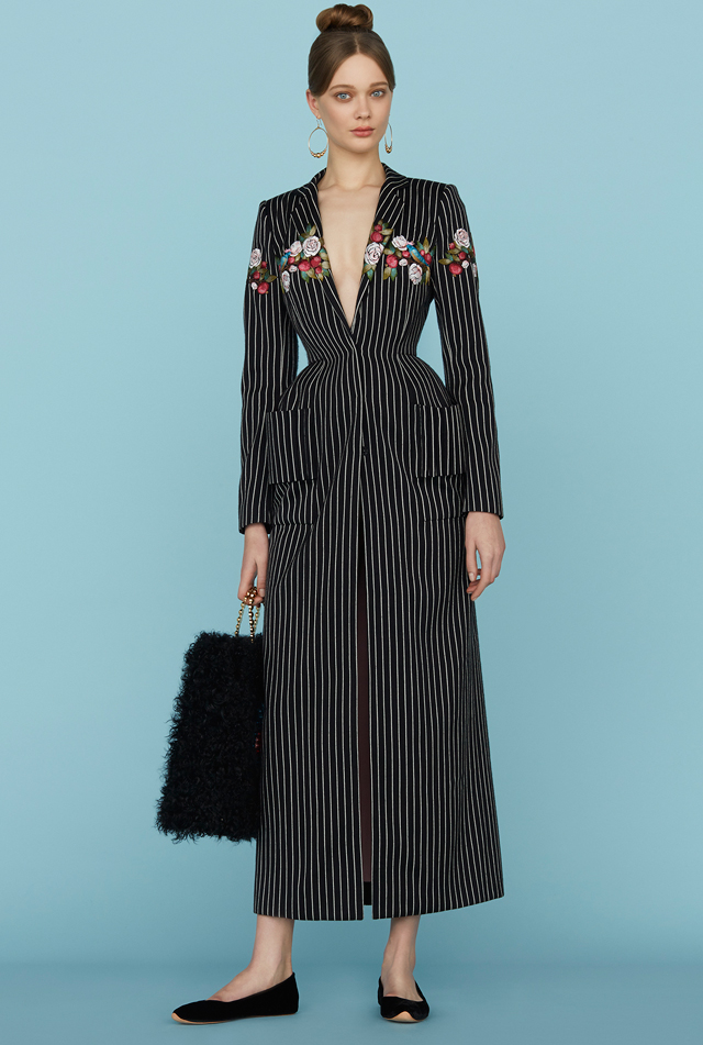 Рианна в пальто Ulyana Sergeenko Couture в трейлере своего нового клипа (фото 1)