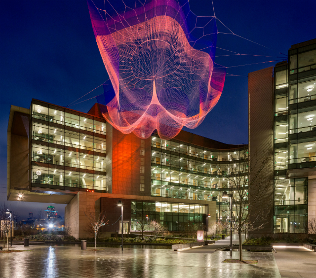 Над Фондом Билла Гейтса в Сиэтле появилась воздушная "медуза" (фото 2)