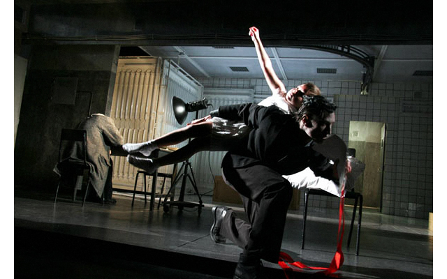 «Человек-подушка» Праведный гнев: "Тангейзер" и другие театральные скандалы последних лет (фото 5)