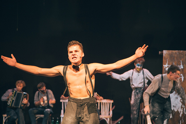 Ужасы войны и виртуозная пластика: "Конармия" в Центре имени Мейерхольда (фото 4)