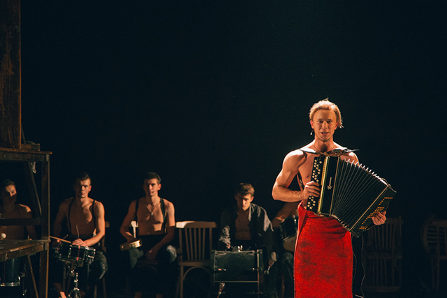 Ужасы войны и виртуозная пластика: "Конармия" в Центре имени Мейерхольда (фото 6)