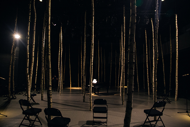 Березовый лес на подмостках: "Русский романс" в Театре Наций (фото 1)