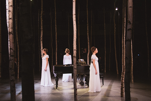 Березовый лес на подмостках: "Русский романс" в Театре Наций (фото 8)