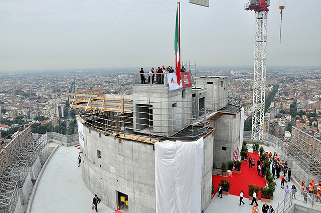 В Милане завершают строительство "скрученного" небоскреба по проекту Захи Хадид (фото 2)