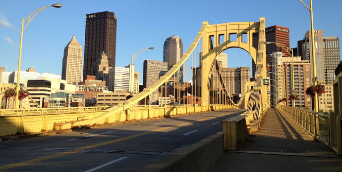 Мост Энди Уорхола покрыли цветными одеялами (фото 4)