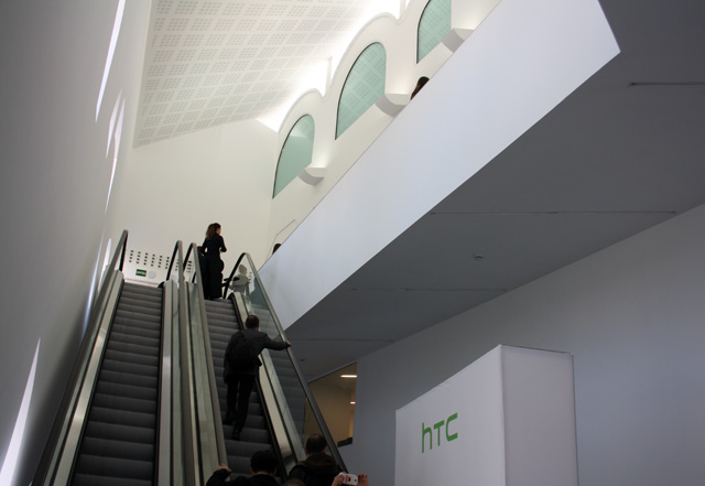 Новинки HTC на выставке MWC: смартфон Desire 816 и "суперкомпьютер" (фото 3)