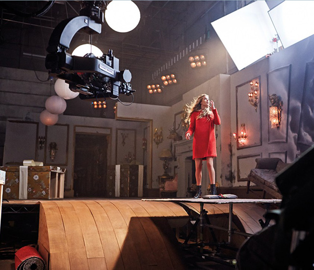 Рози Хантингтон-Уайтли в мини-фильме Marks & Spencer (фото 1)