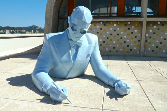 Современное искусство на крыше дома Ле Корбюзье (фото 1)