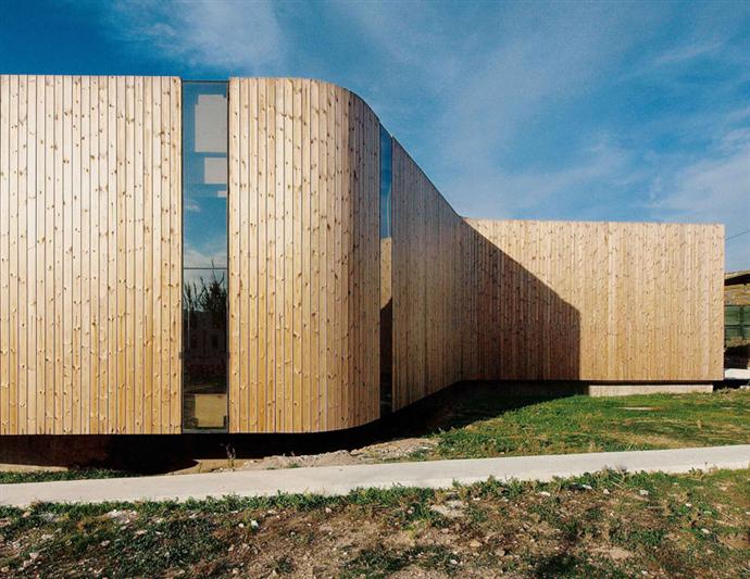 Многофункциональный павильон в испанской степи (фото 8)