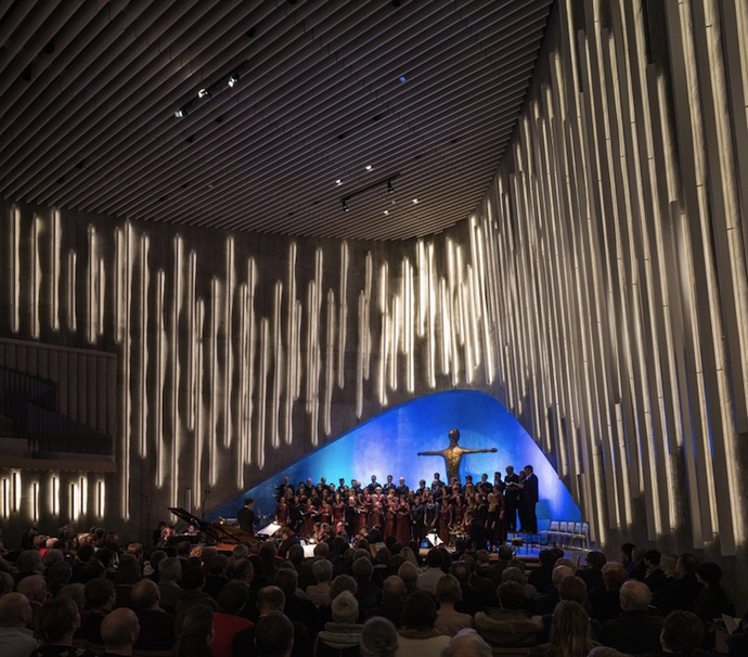 "Собор северного сияния" в Норвегии (фото 6)
