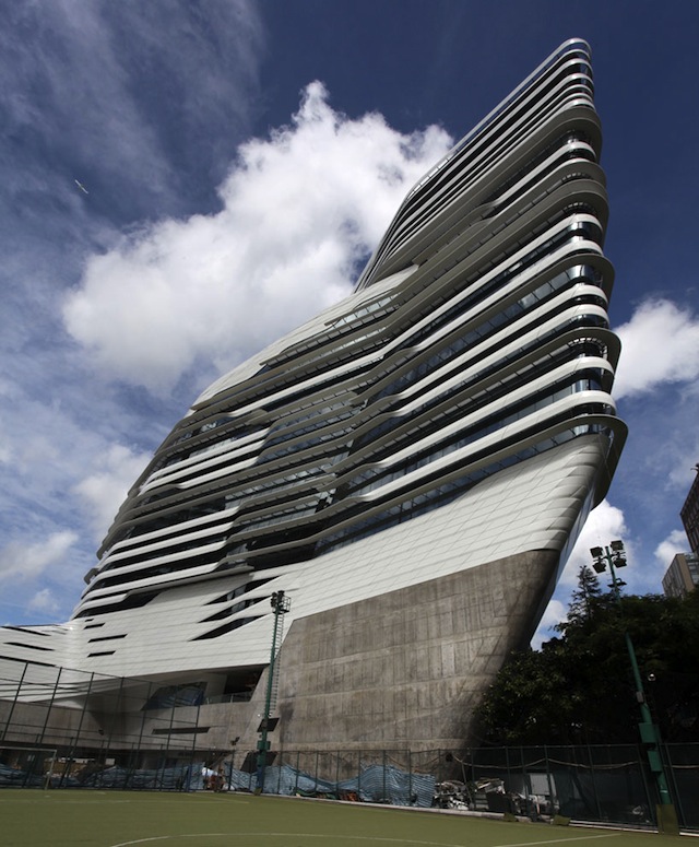 Заха Хадид построила первое здание в Гонконге (фото 4)