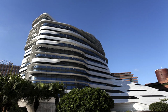 Заха Хадид построила первое здание в Гонконге (фото 1)