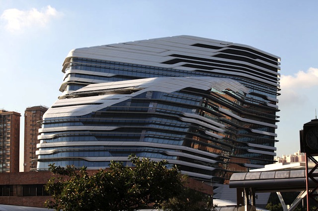 Заха Хадид построила первое здание в Гонконге (фото 6)