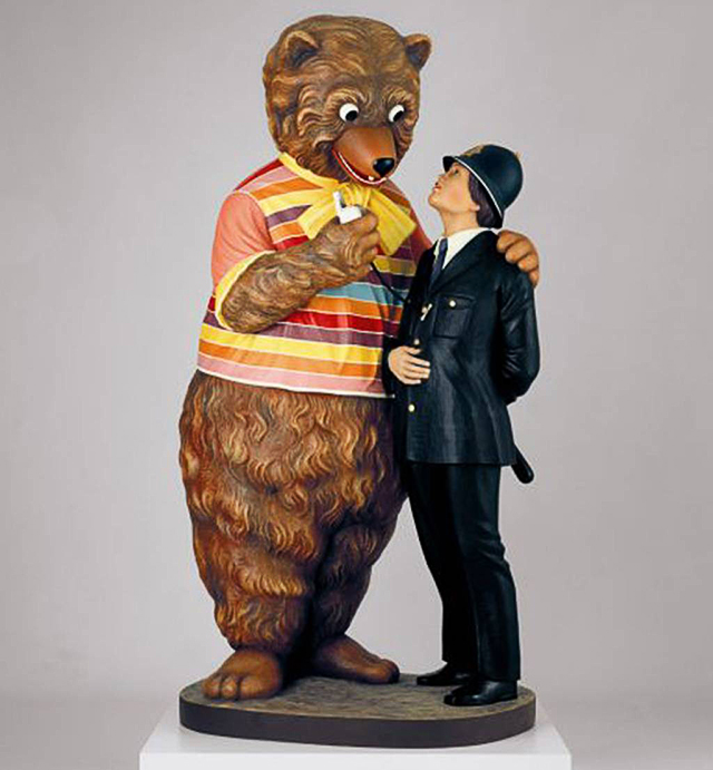 Джефф Кунс. "Медведь и полицейский", 1988 Свежий взгляд на человека в искусстве: выставка в Hayward Gallery (фото 2)
