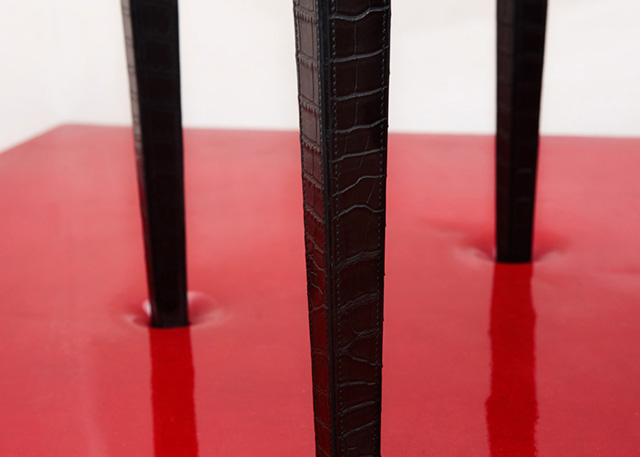 Studio Toogood создали провокационную инсталляцию в бутике Hermès (фото 7)