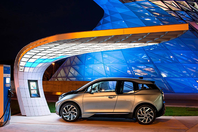 EIGHT представили зарядные станции для BMW i3 и BMW i8 (фото 1)