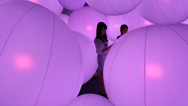 Свето-звуковые сферы по проекту Team Lab (фото 5)