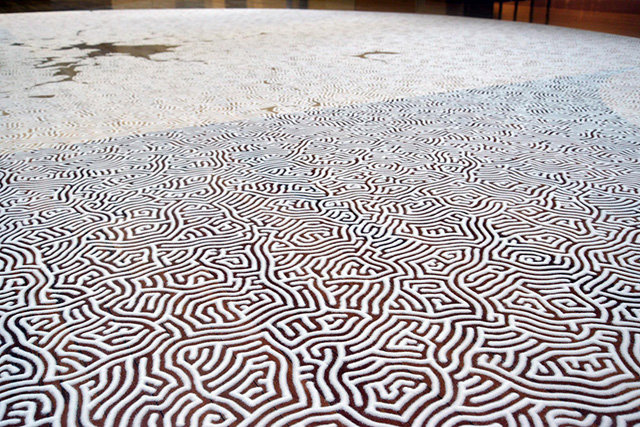 Мотои Ямамото "сплел" кружевные узоры из соли (фото 3)