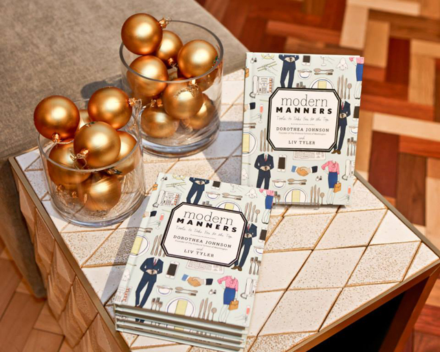 Лив Тайлер написала книгу о хороших манерах (фото 1)