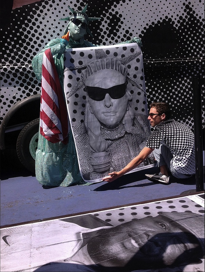 JR украшает улицы Нью-Йорка портретами прохожих (фото 2)