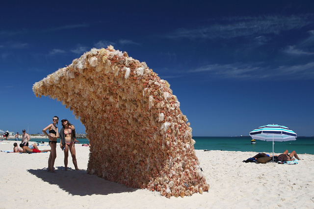 Выставка скульптур на австралийском пляже Коттслоу (фото 3)