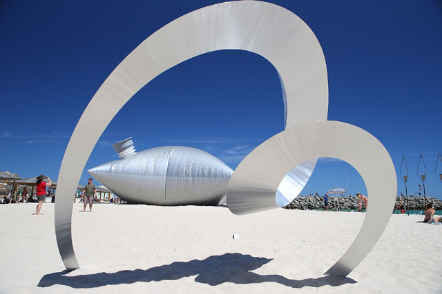 Выставка скульптур на австралийском пляже Коттслоу (фото 7)