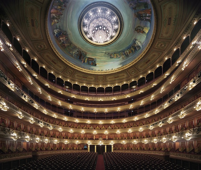 Театр "Колон". Фотография Давида Левенти из серии "Портреты театров"