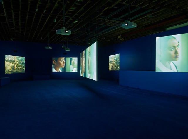 Видеоинсталляция "Playtime"