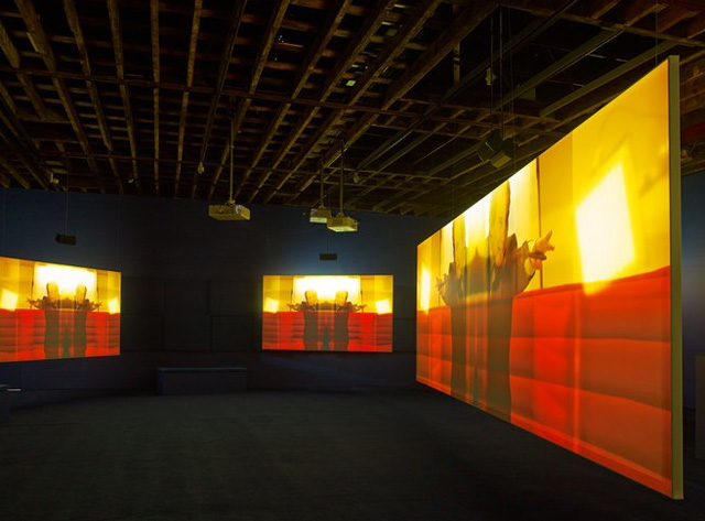 Видеоинсталляция "Playtime"