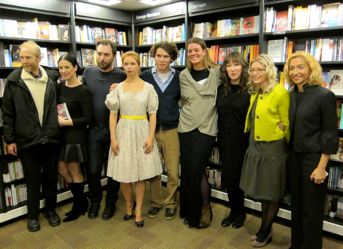 Поэтический перформанс в Waterstones Поэтический перформанс в Waterstones