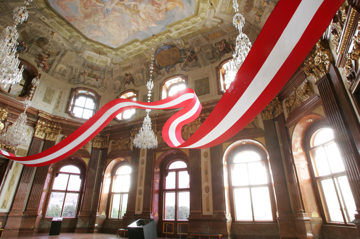 Иоахим Саутер. Инсталляция "Флаг". Вена, 2005